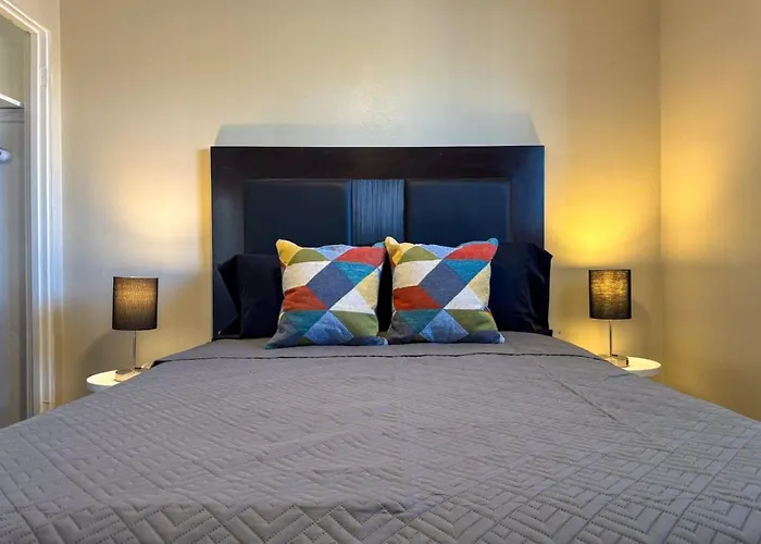 Sleeps 4 1 Bedroom 2 Beds With Parking Wifi * Pittsburgh